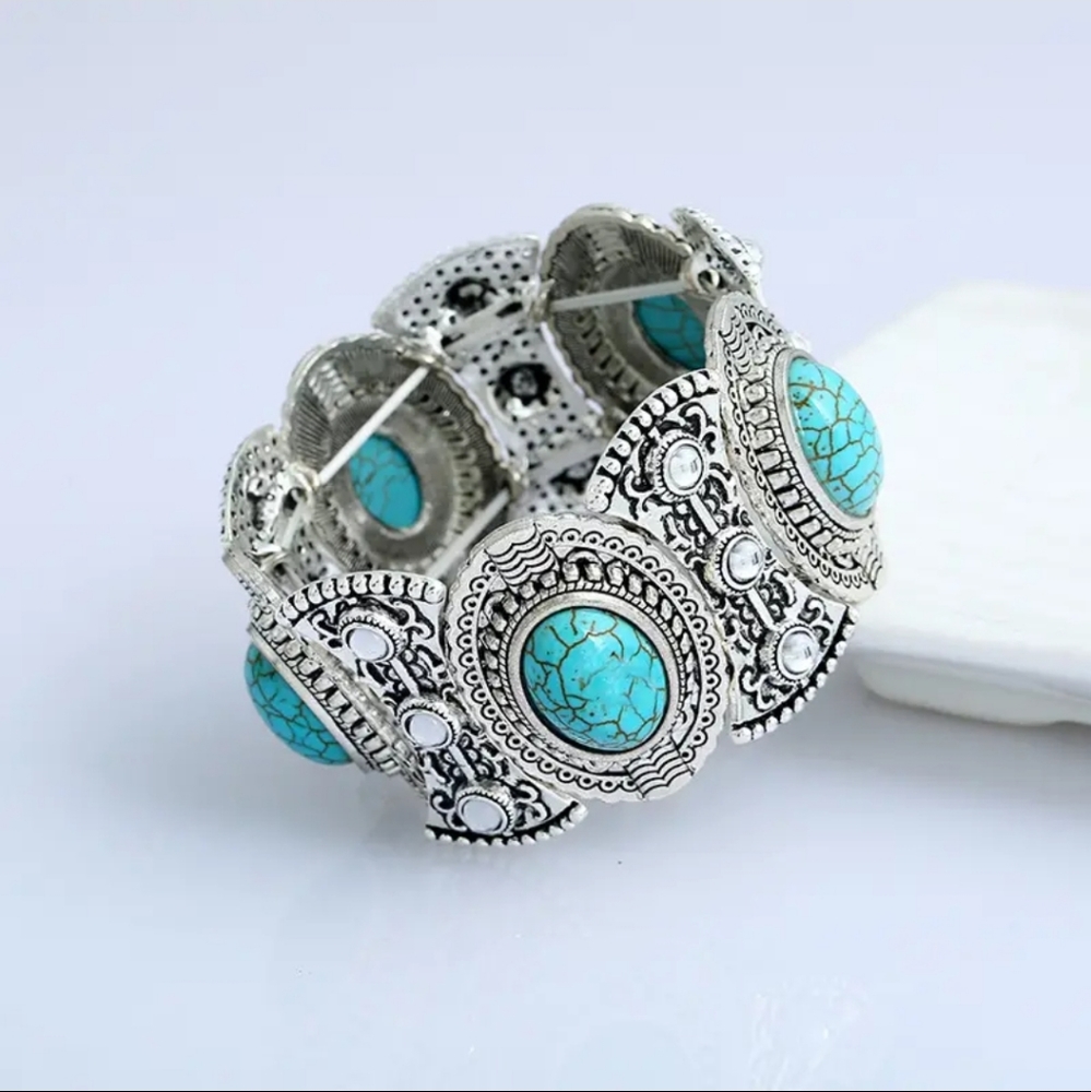 Gorgeous Boho-Style Bangle Bracelet . - Picture 2 of 6